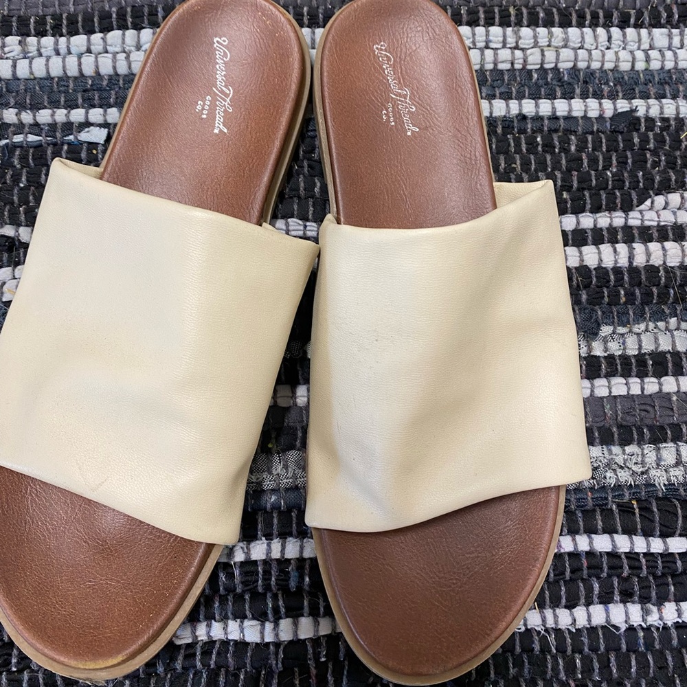 Universal Thread Sandals